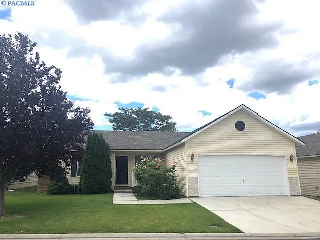 1568 Foxglove Ave photo 1