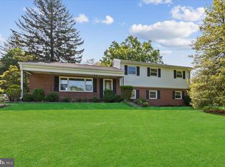 8 Maddock Dr, Ewing, NJ 08628