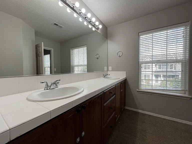 6262 NE Chestnut St — Photo 32