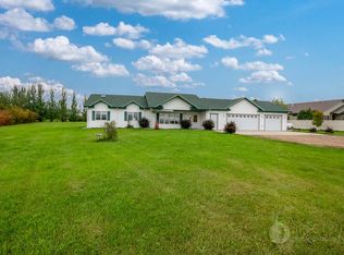 5400 Country Creek Dr, Bismarck, ND 58503