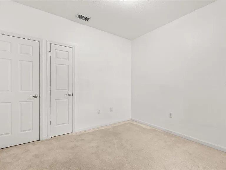 409 Hilgard Cv #106 — Photo 4