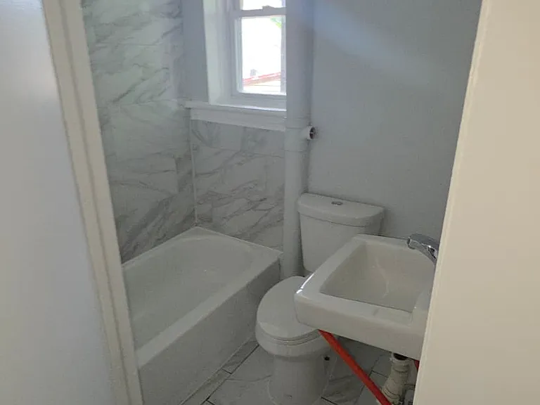 104-106 Lawrence St #6 — Photo 2
