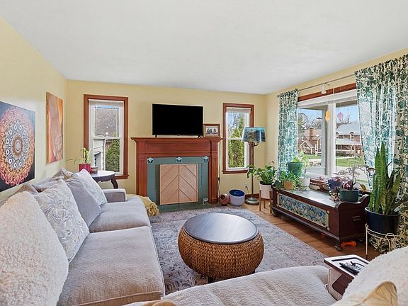 3rd image of 320 Bartley Ave