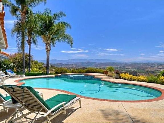 Refreshing Pool/Jacuzzi