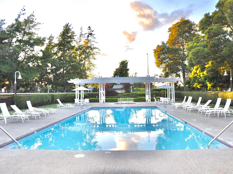 218 Bayside Ct — Photo 6