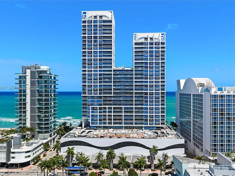 6899 Collins Ave #702