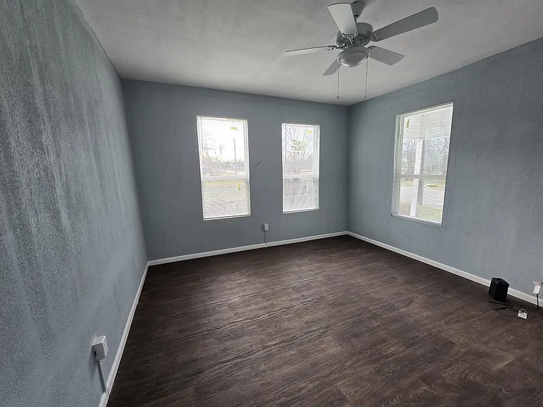 1307 E 12th Ave — Photo 5