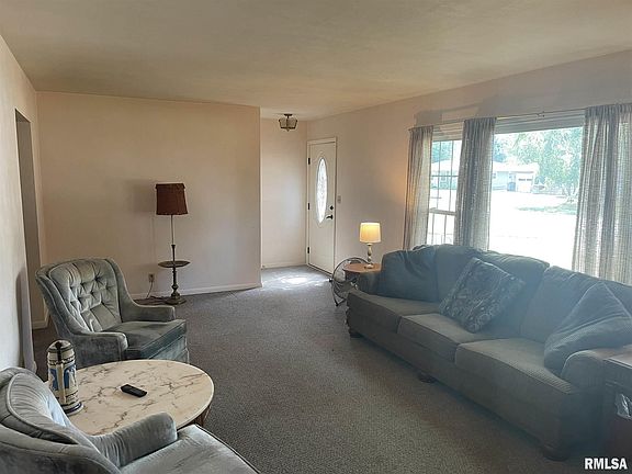 4th image of 217 Hilltop Ct