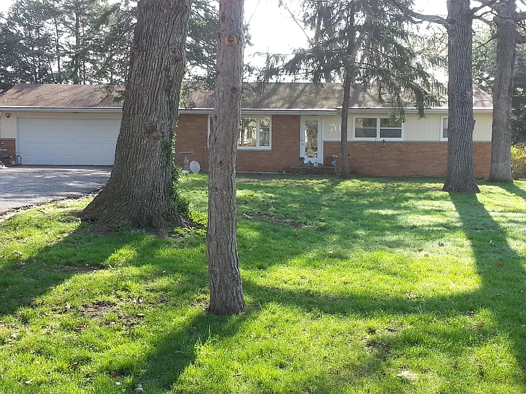 708 Colony Grv — Photo 6