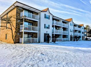 239 Gregory St APT 8, Aurora, IL 60504