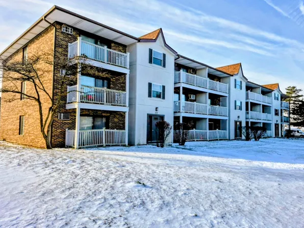 239 Gregory St APT 8, Aurora, IL 60504