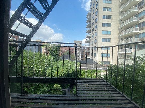 5th image of 339 E 9th St #4