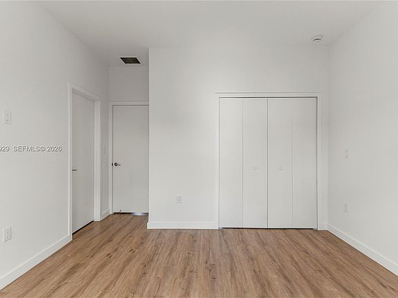 5th image of 425 SW Palm Ter