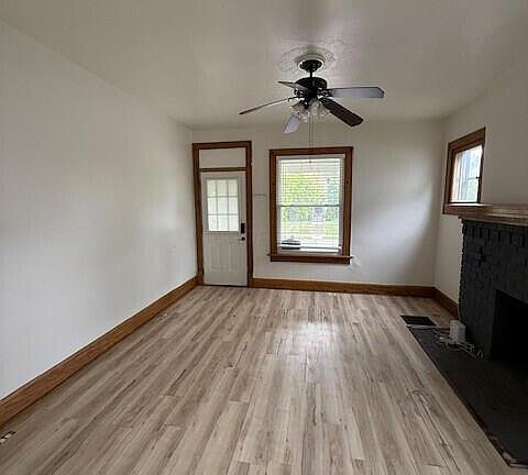 4th image of 2364 Summit St #2368