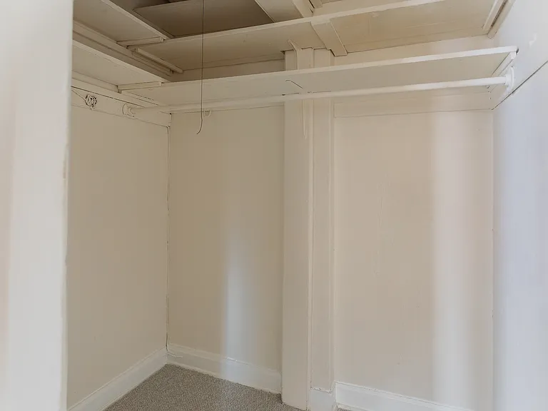 Closet Space 1225-G