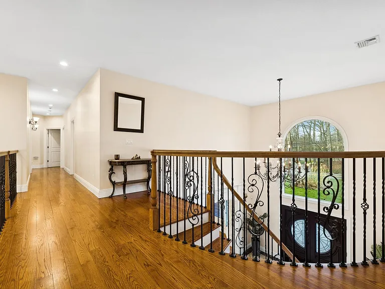 324 Lake St — Photo 42
