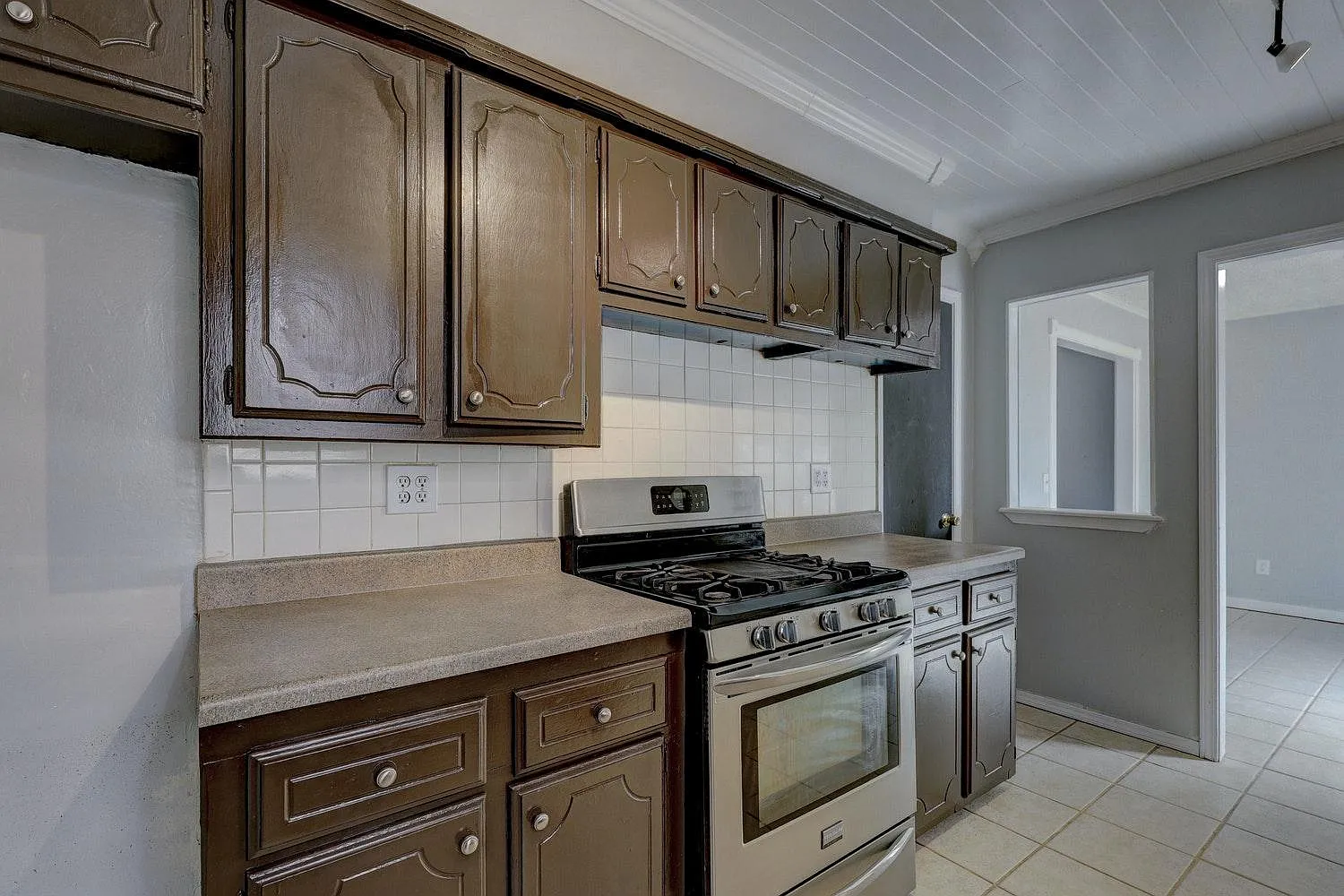 4 bed, 1904 sqft, $1,825 — Photo 4