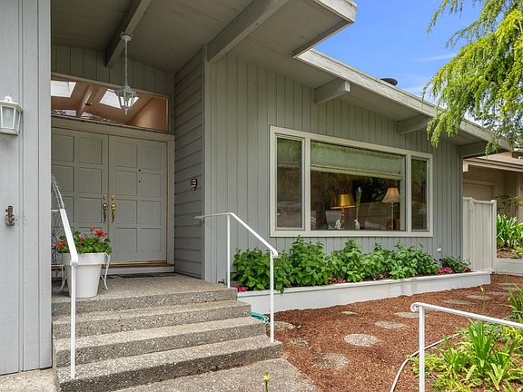 2nd image of 347 Los Altos Dr