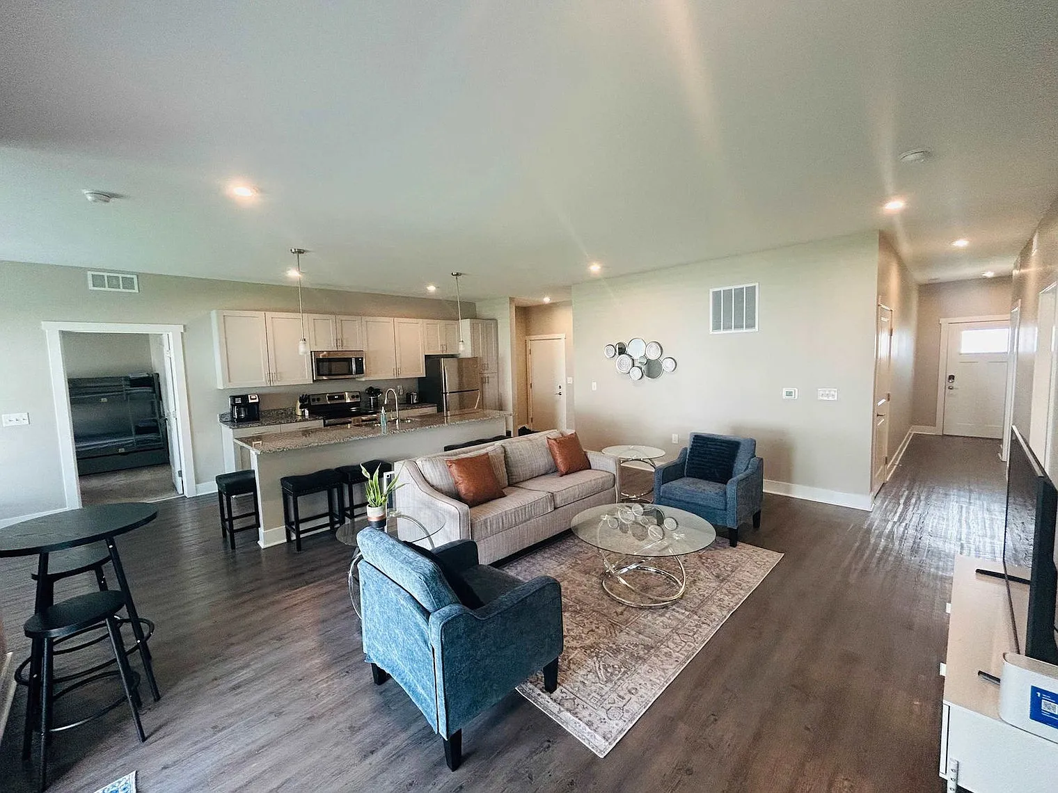 3 bed, 3.0 bath, 1668 sqft, $2,314 — Photo 1