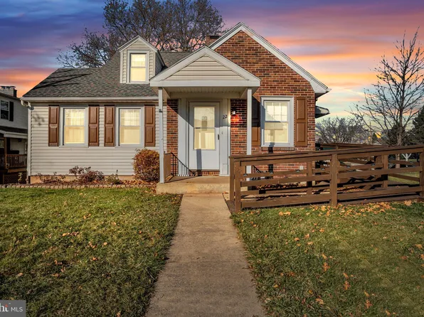 22 S 6th St, Mount Wolf, PA 17347