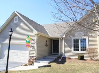 302 Endfield Cir, Waukesha, WI 53186