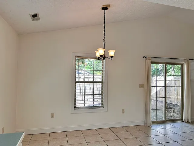 Updated 3 bedroom, 2 bath home — Photo 3