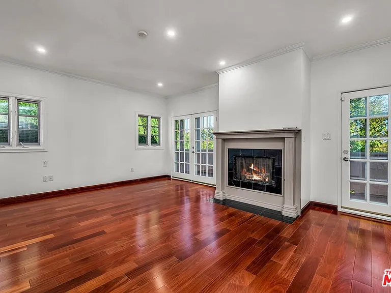 10810 Rochester Ave — Photo 17