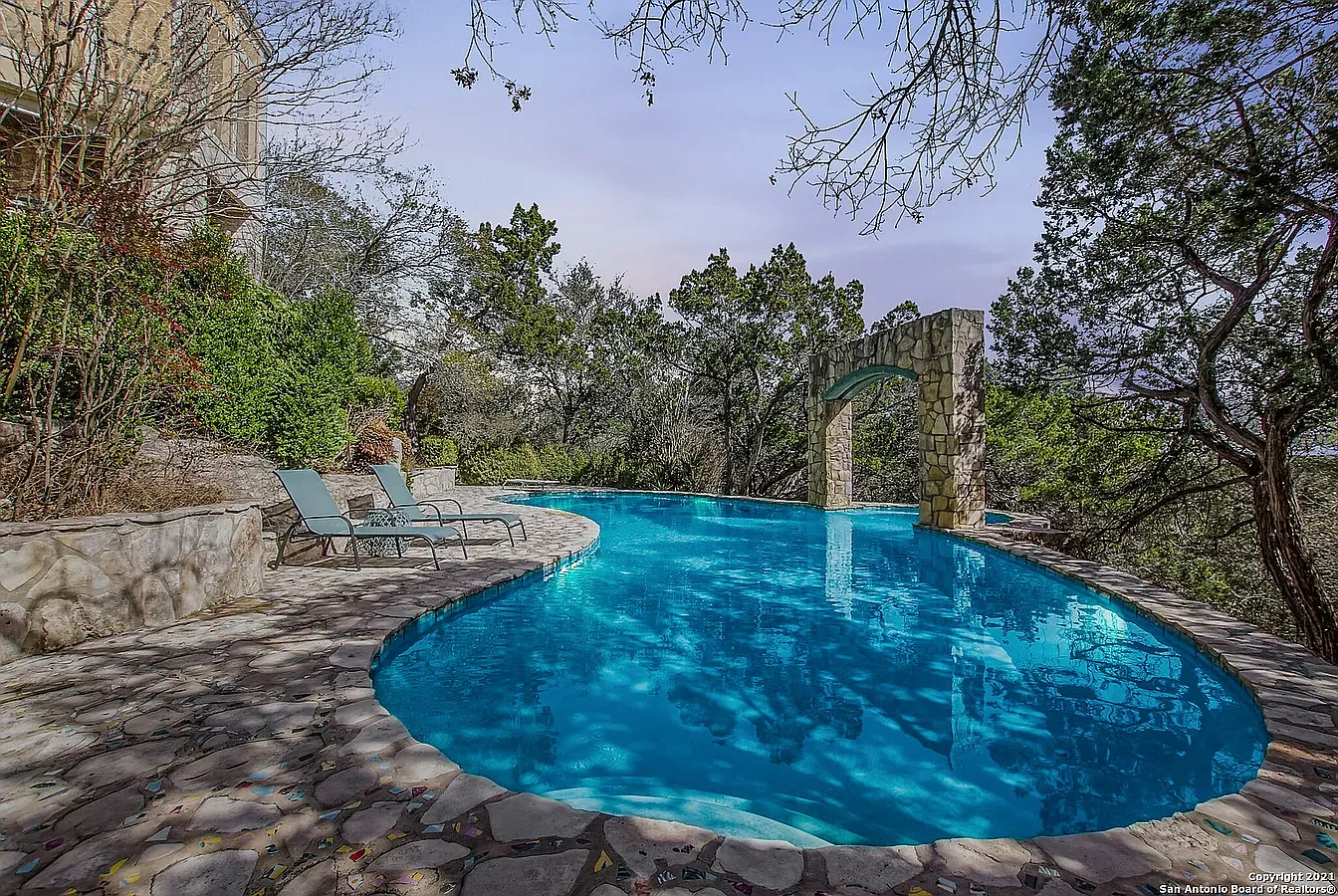 5 bed, 4.5 bath, 5700 sqft, $6,500 — Photo 2