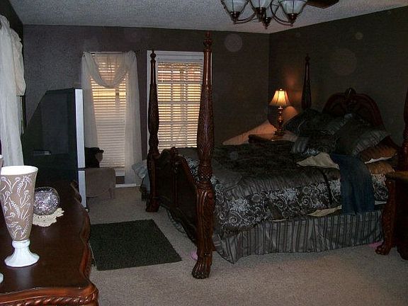 3rd image of 714 W Dormard Ave