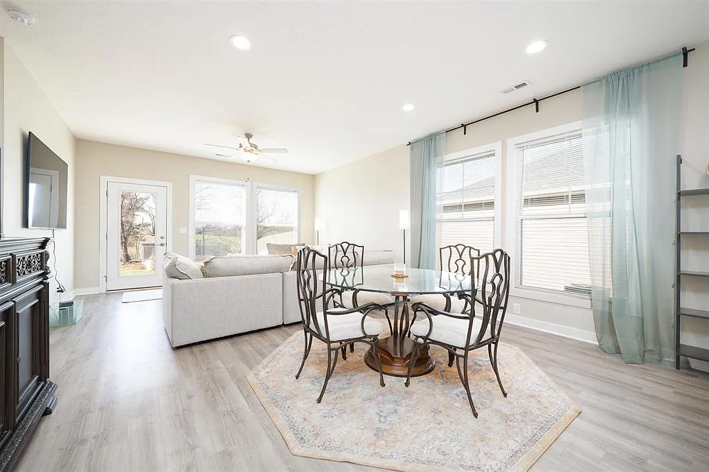 3 bed, 2.0 bath, $1,795 — Photo 4
