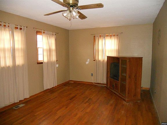3rd image of 308 Ponderosa Dr