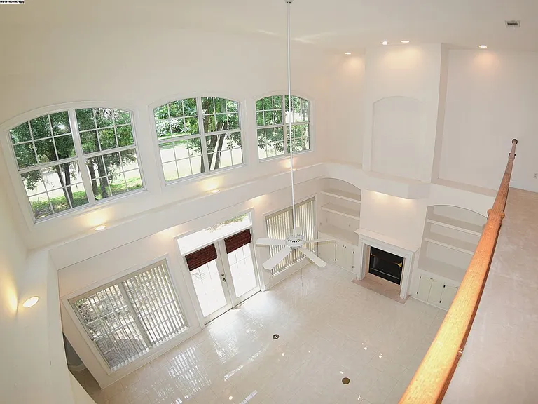 218 Windward Cv E — Photo 16