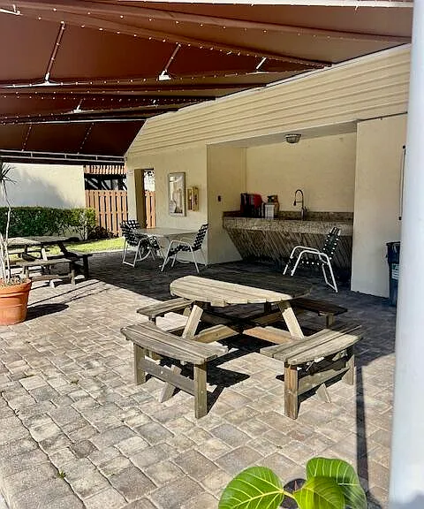 641 Executive Center Dr #P104 — Photo 10