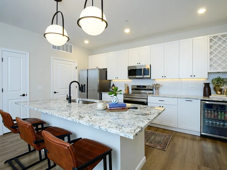 Fairmont Apartments — Photo 15