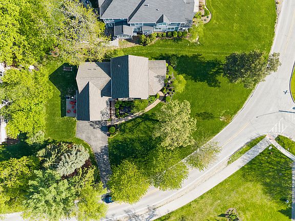 3rd image of 664 Country Club Rd
