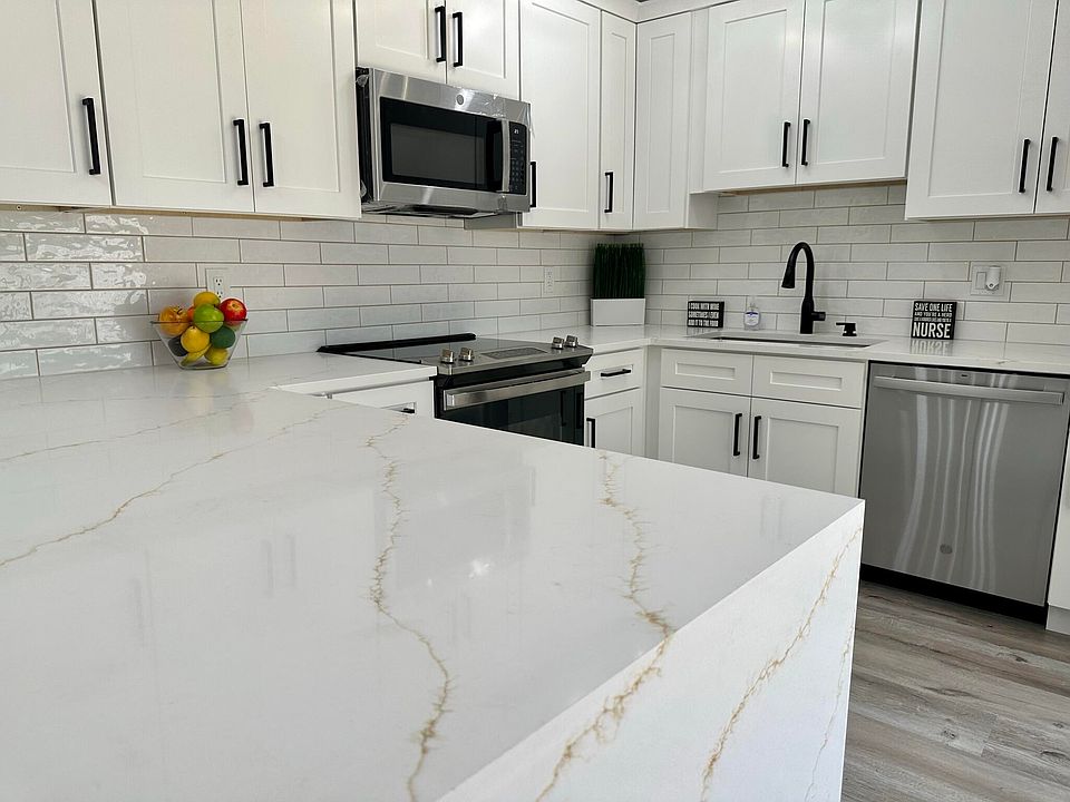 1st image of 1010 NE 8th Avenue #10b