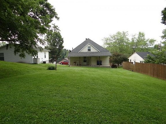 4th image of 111 N Taylor St