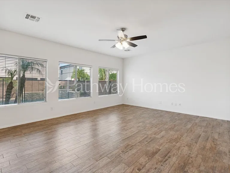 17762 W Watson Ln — Photo 5