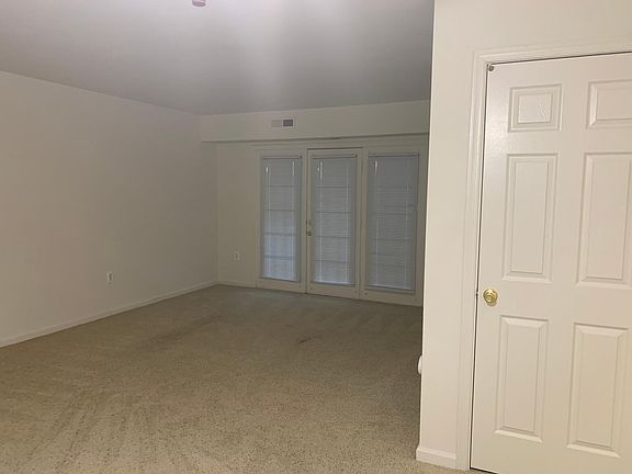2nd image of 8060 Ashland Ave Unit 6