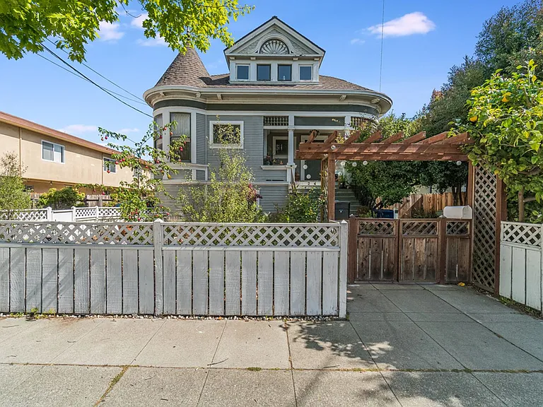 2163 Alameda Ave #B — Photo 1