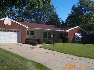 1914 Owens Dr, Bloomington, IL