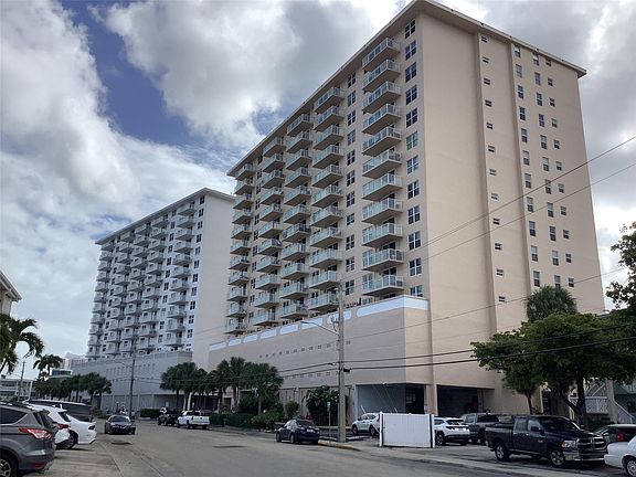2nd image of 437 Golden Isles Drive #8A