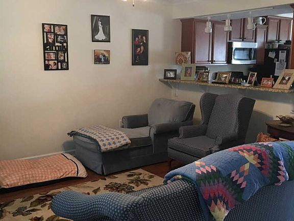 2nd image of 164 Old Tavern Cir