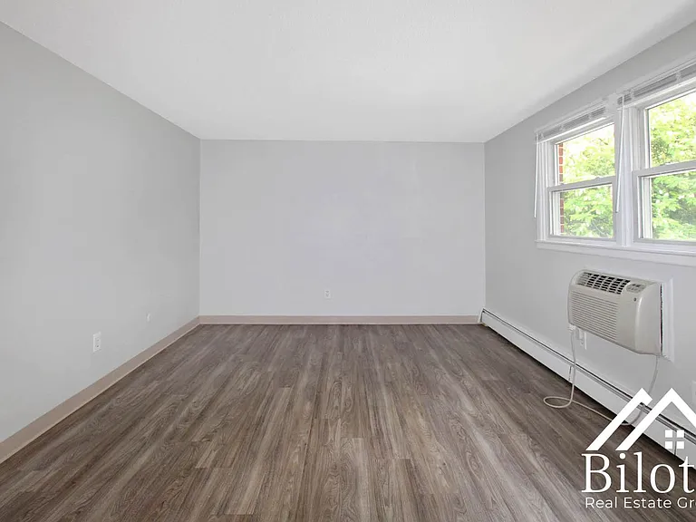 Hillside Terrace Apartments — Photo 17