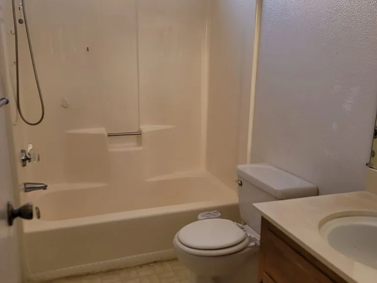 1031 Fallbrook Dr — Photo 16