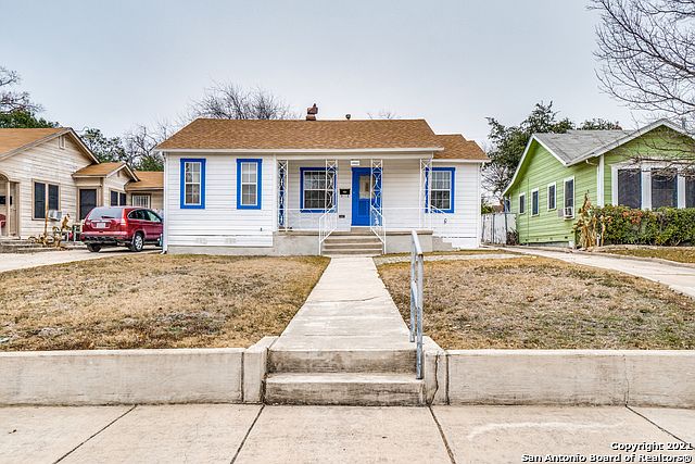 1st image of 2027 W Woodlawn Ave