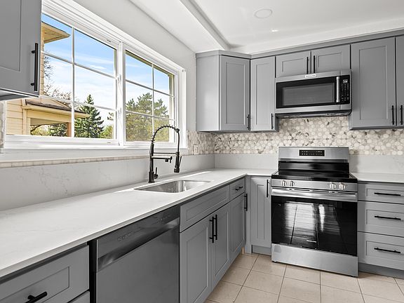 5th image of 22589 Bell Brook St