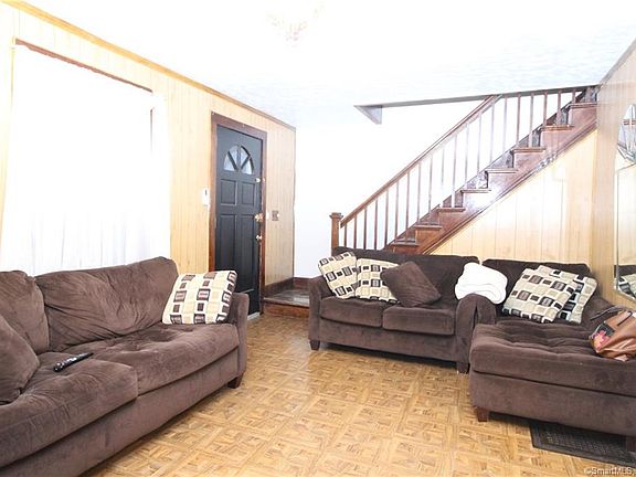 3rd image of 821 New Britain Ave