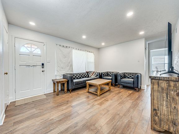3rd image of 3136 Colchester Dr