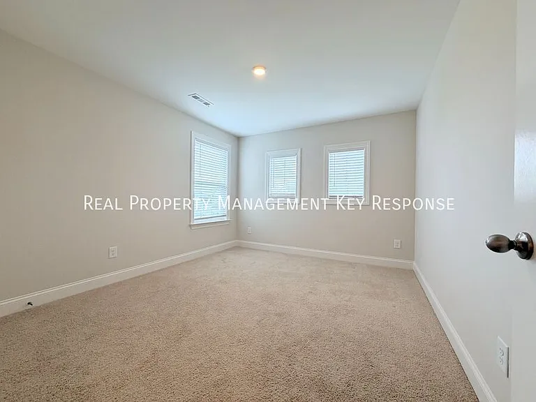 105 Cryer Dr — Photo 18